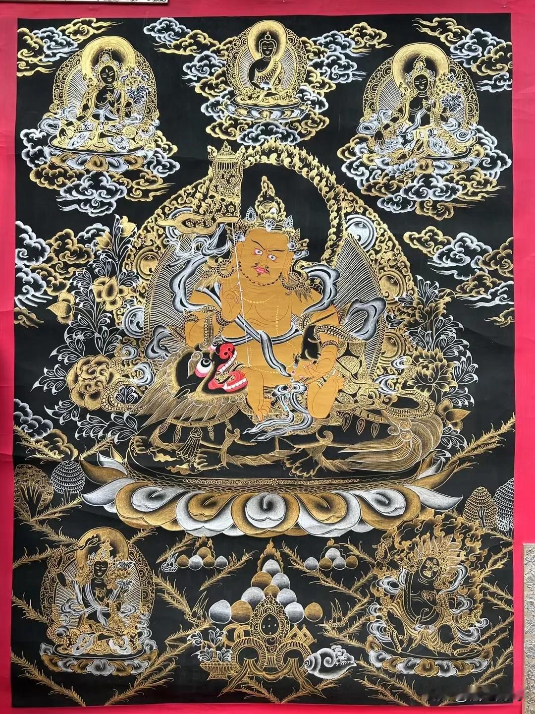 财宝天王，尺寸62*82厘米。黑色矿物底。白色的是银，黄色的是纯金