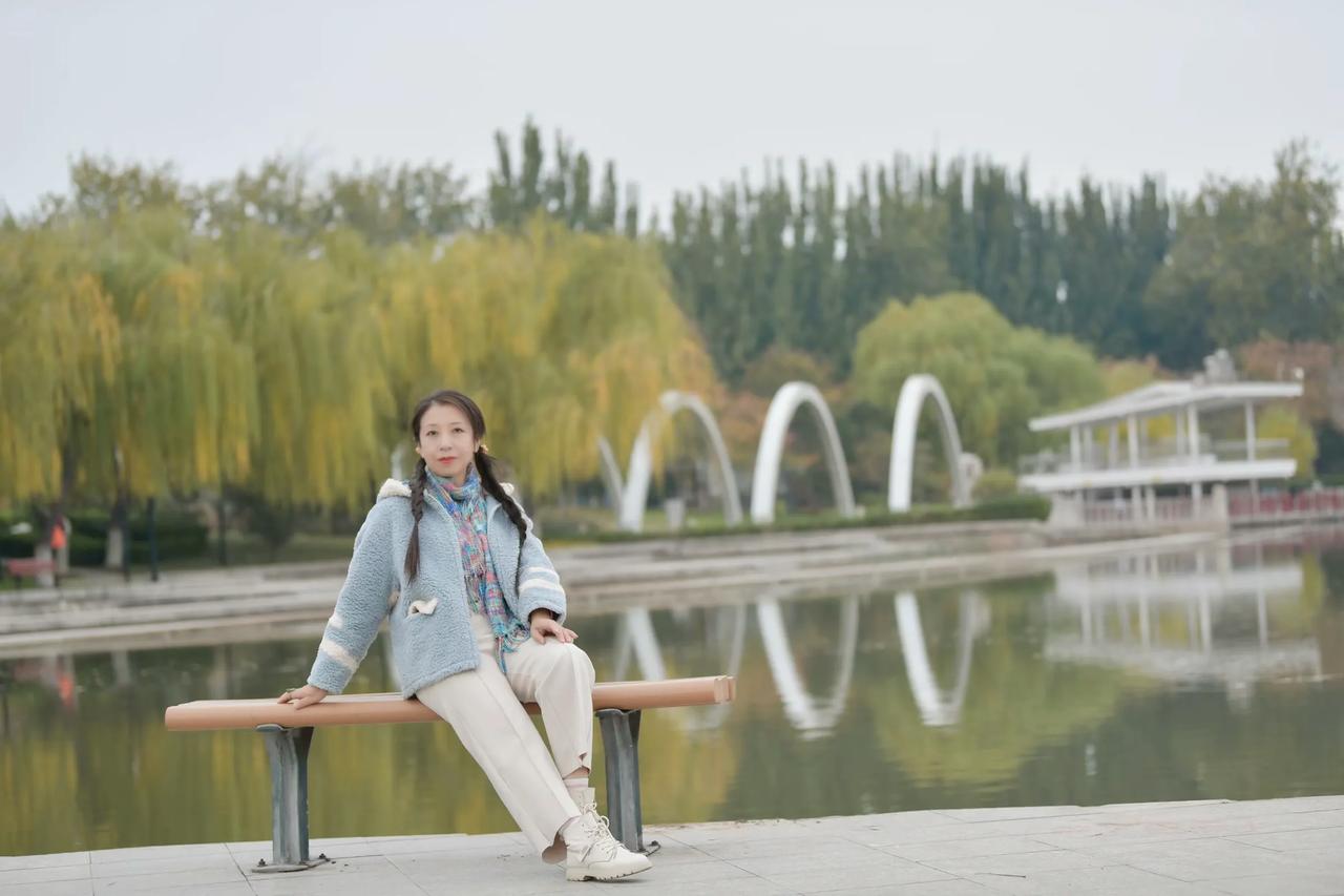 湖边美景随手拍。龙湖公园，湖边的风景！