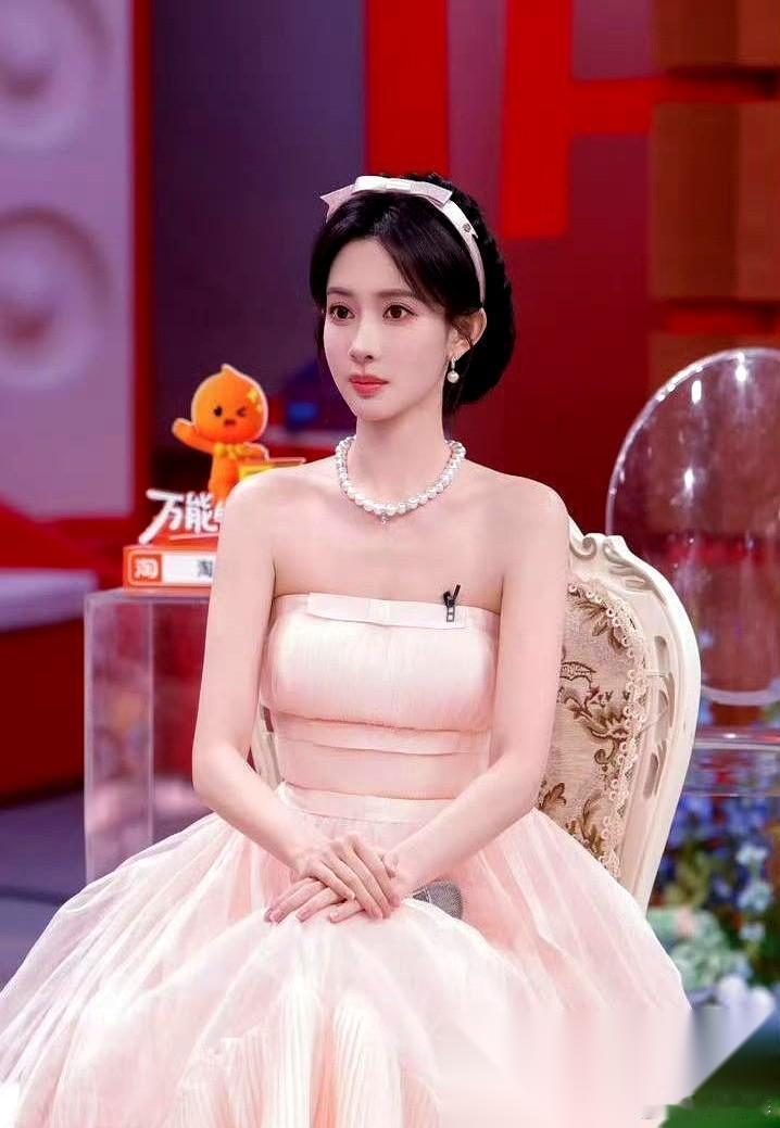 孟子义三搭李昀锐，田曦薇首搭闫桉，两部古装大女主剧直接撞上了。 《尚公主》和《嫁