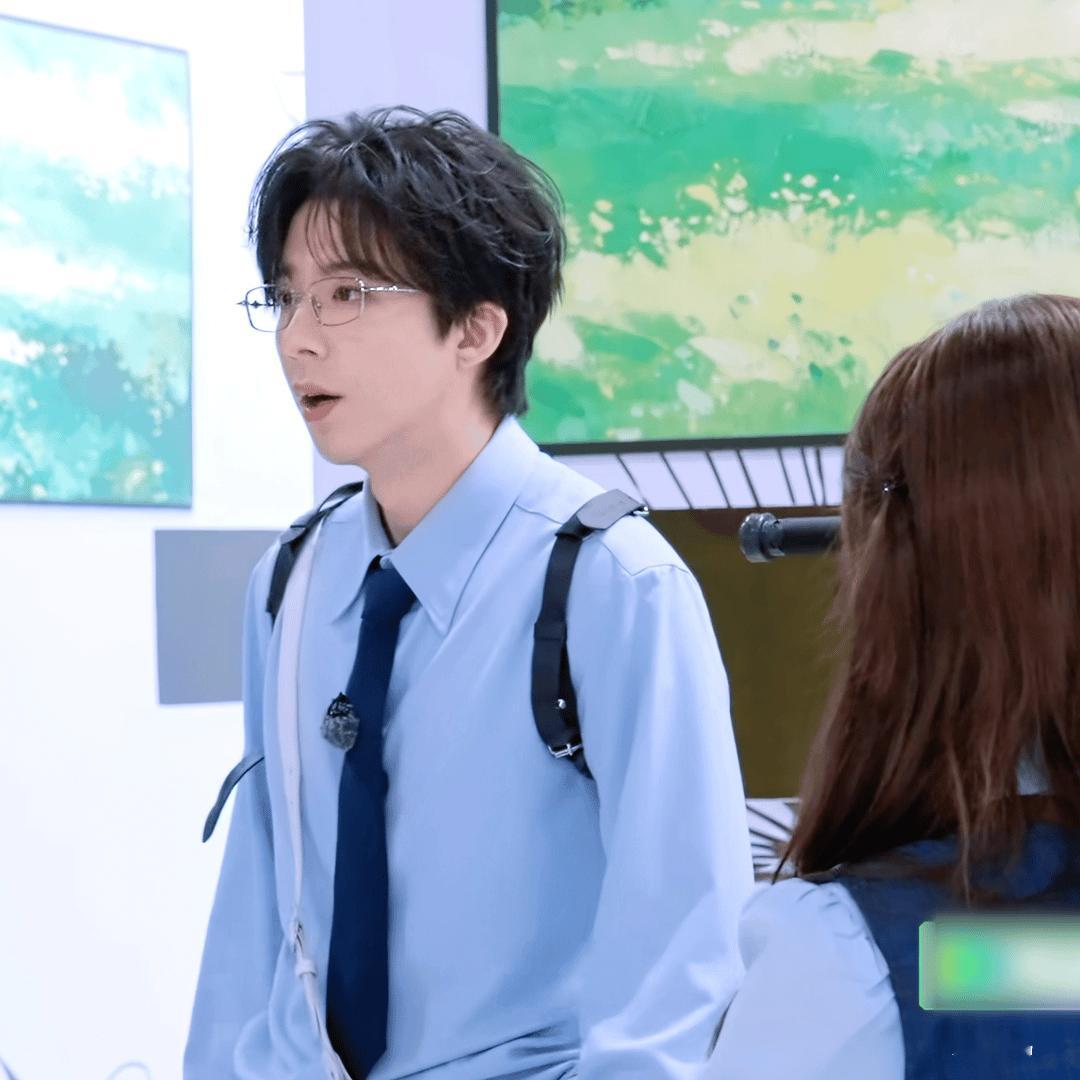 怎么会有人讲故事肢体动作如此丰富又贴合情节啊啊啊 好可爱啊[可怜]刘宇宁开始推理