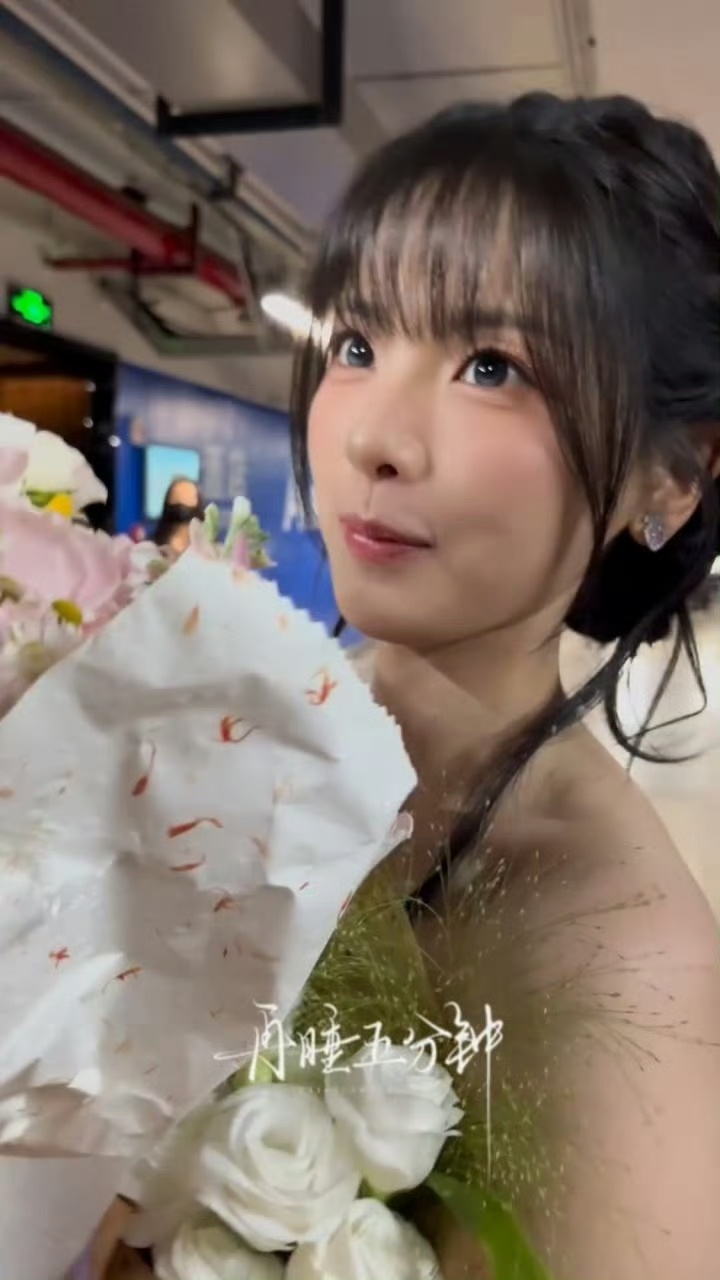 杨超越你在养死士吗偶然的现场片段，藏着长久以来的相处模式。一直以来杨超越和粉丝之