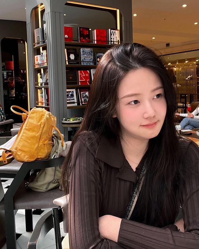 我翻了下金旼哉的ins，大家担心的中国新年祝福的问题应该不存在……他好像都不发这