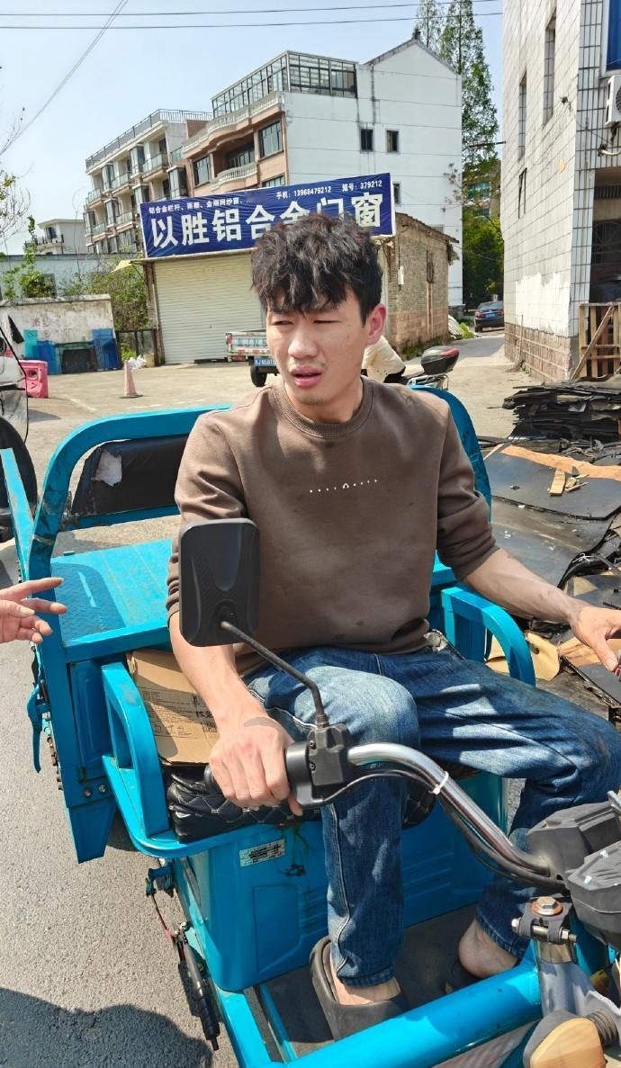 村民坠井命悬一线，29岁“新天台人”吴志东挺身而出！4月9日中午，四川遂宁籍小伙