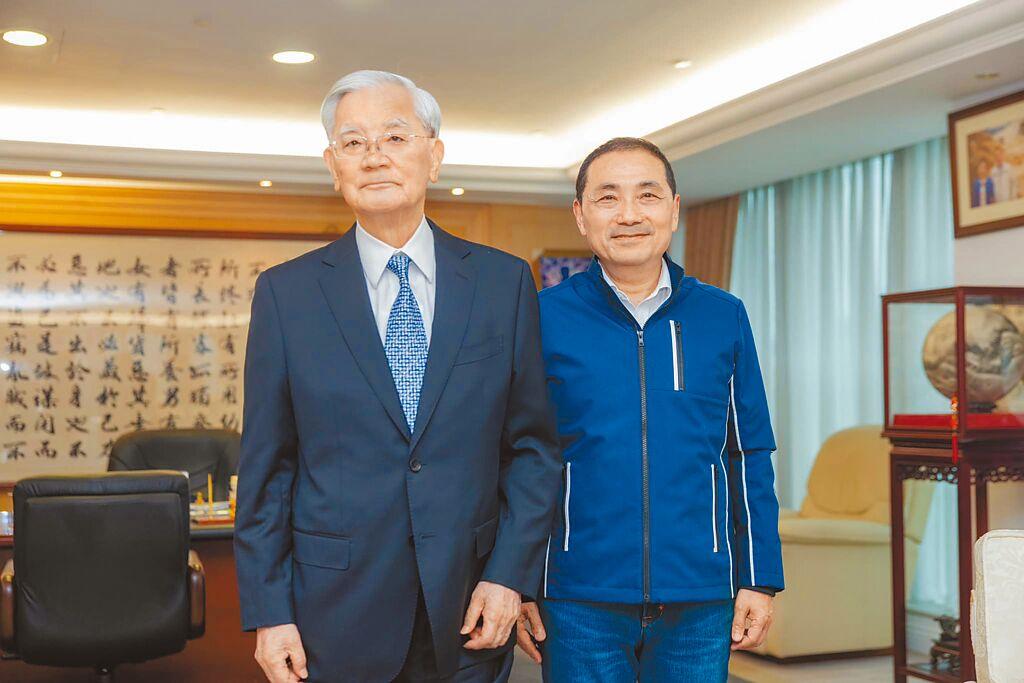 连战发声，蓝营振奋！87岁的国民党前主席连战28日发布公开信，呼吁民众集中选票支