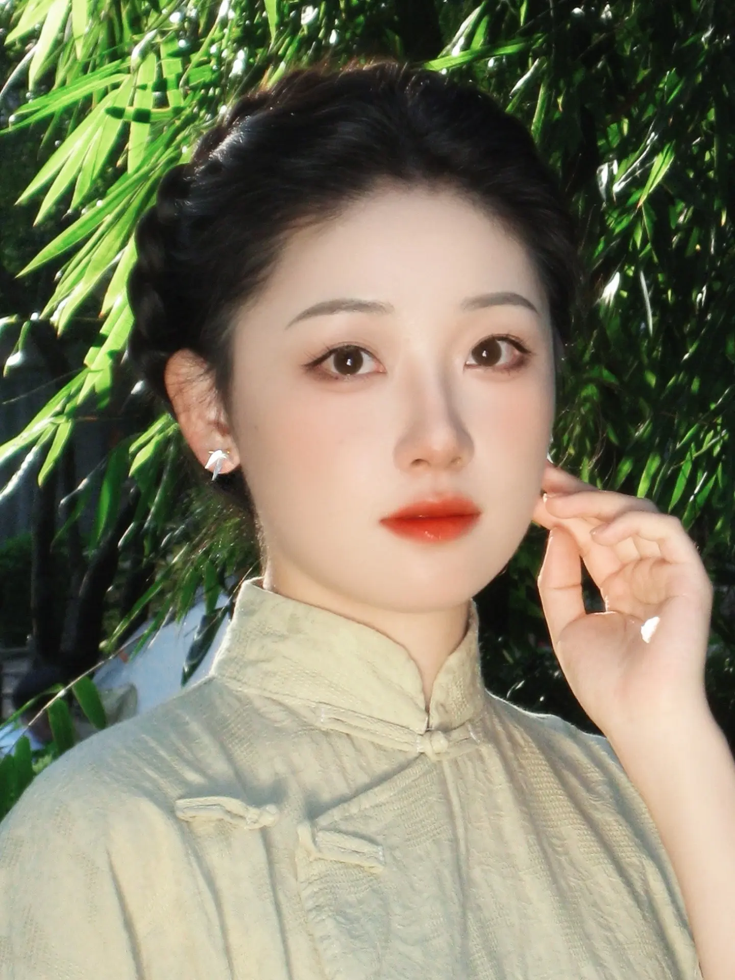 羲和走驭趁年光，不许人间日月长。