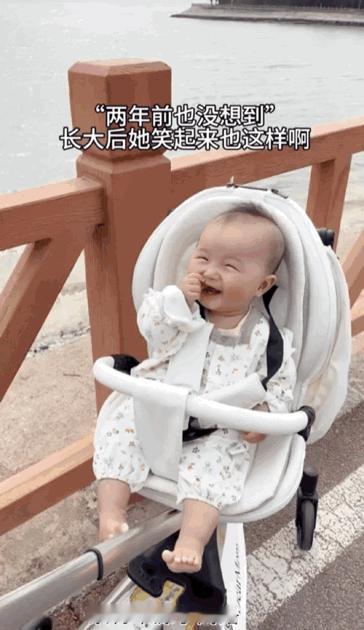 你笑起来真好看，两眼弯弯的，太迷人了！[比心]