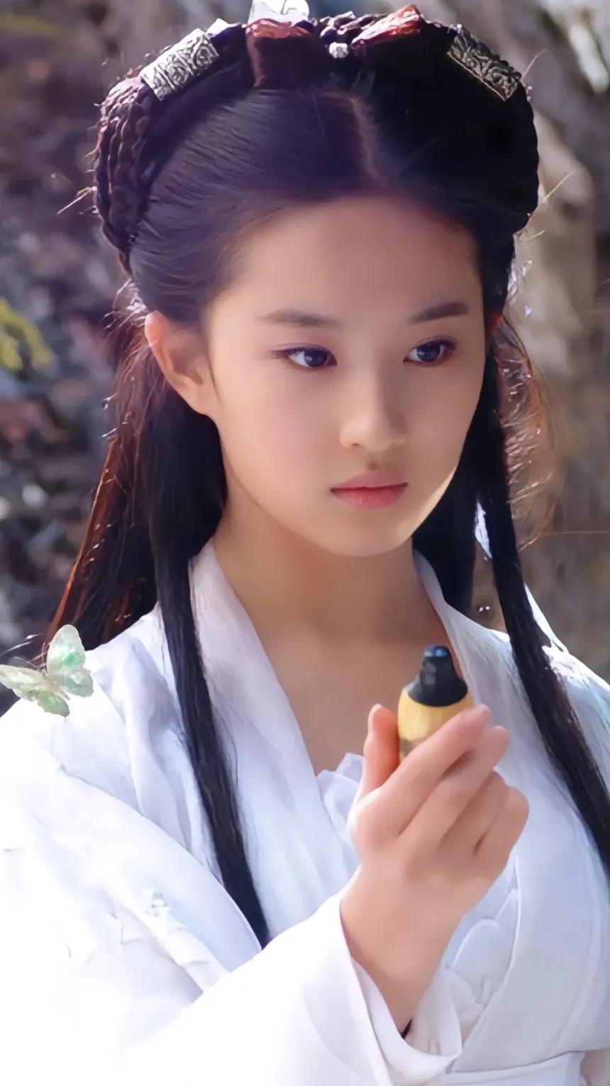 刘亦菲，华语影视女演员、歌手，1987 年 8 月 25 日出生于湖北省武汉市，