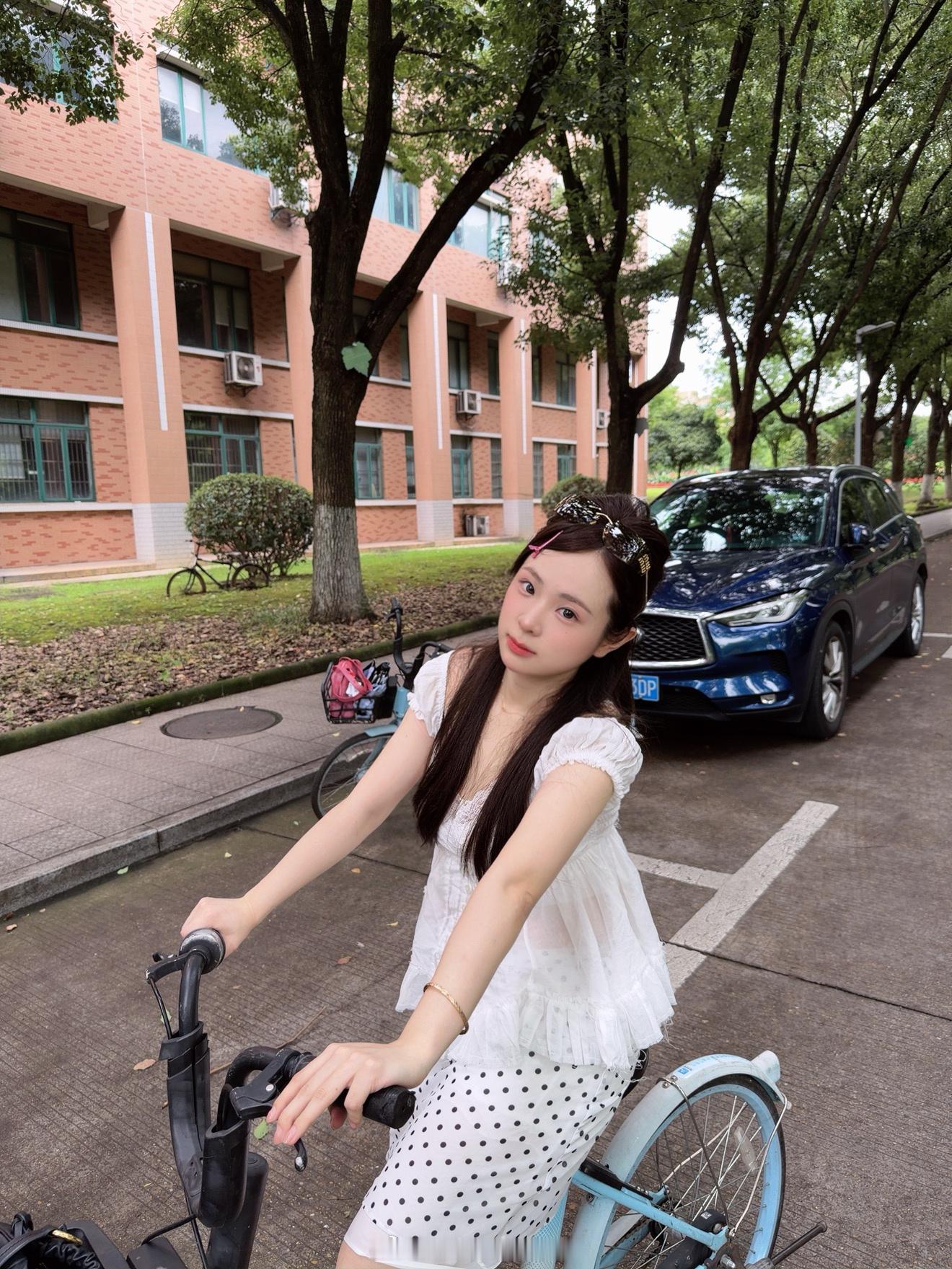 又路过学校啦！！！35度骑行浙师大吸氧太舒服啦！！！！！ 