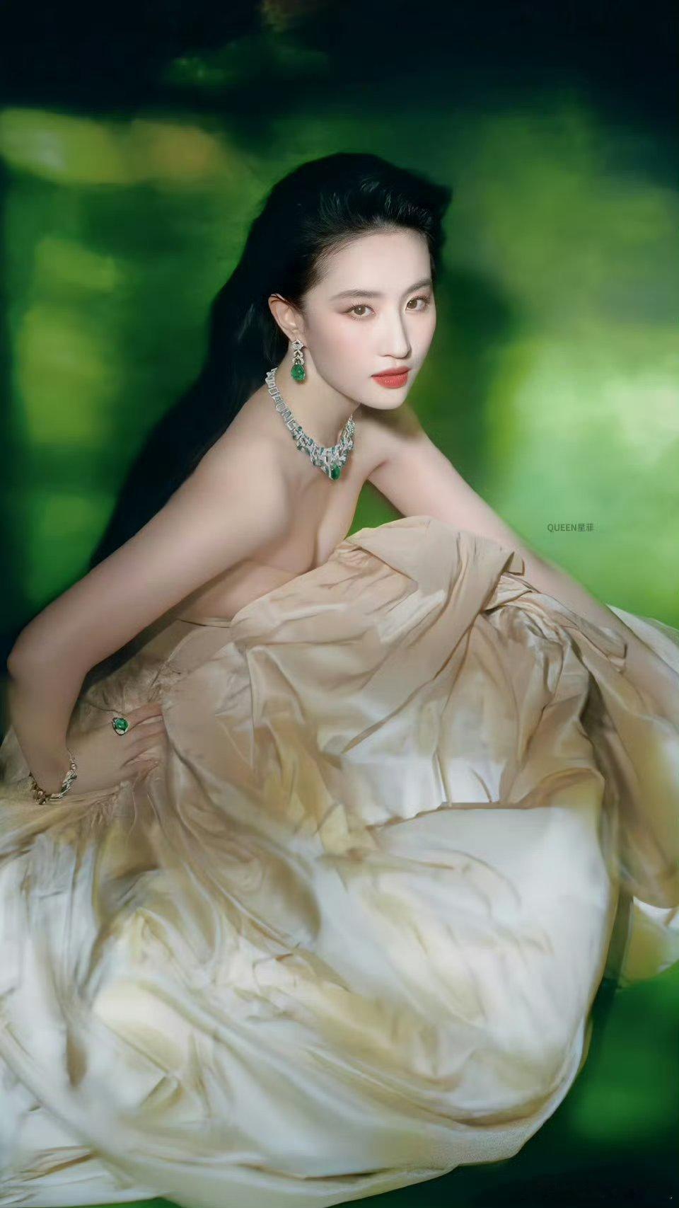 VOGUE官宣了刘亦菲耶耶耶[打call]终于又能看到茜茜走红毯了[期待][期待
