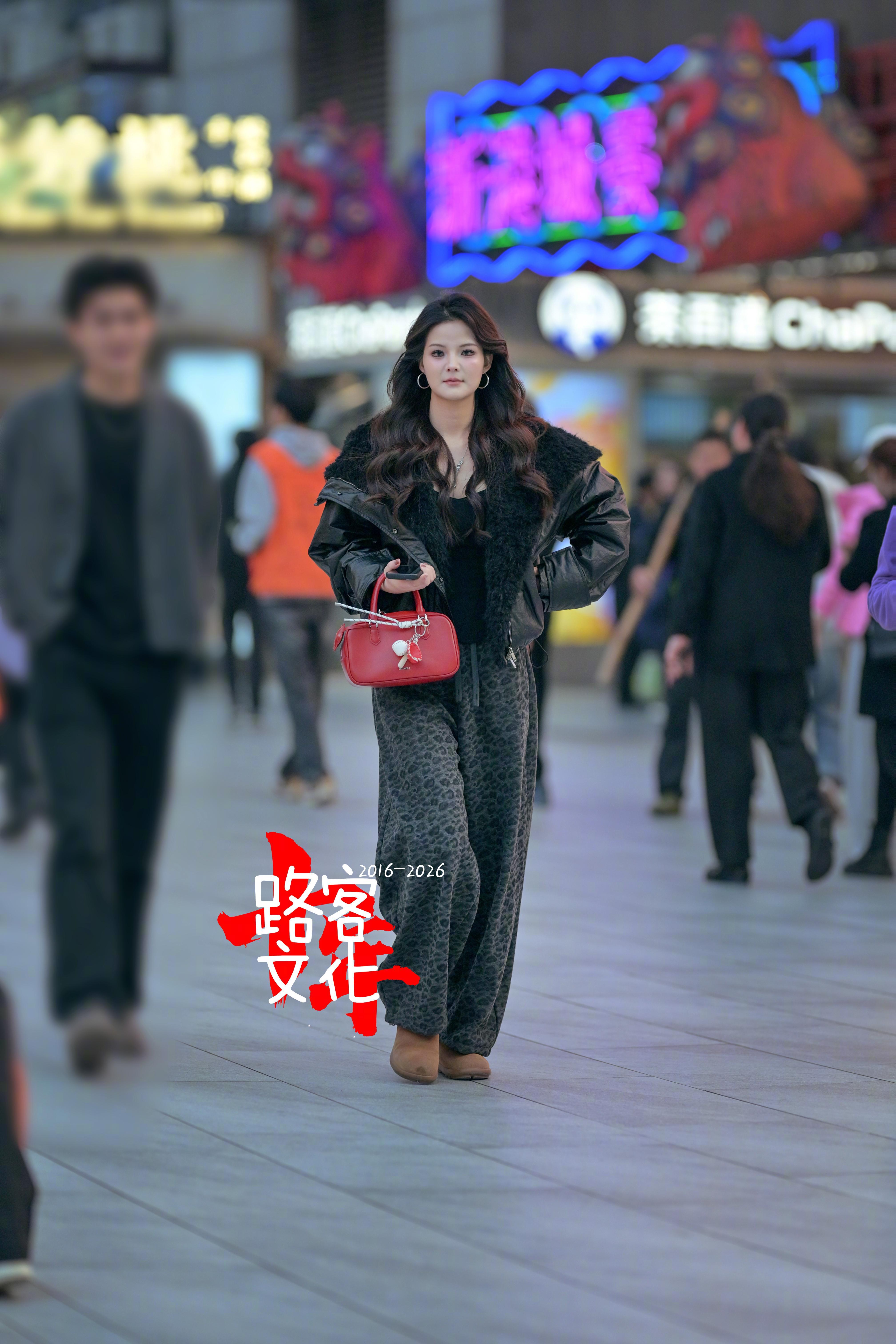 今年夏天经常看到的这个小姐姐 