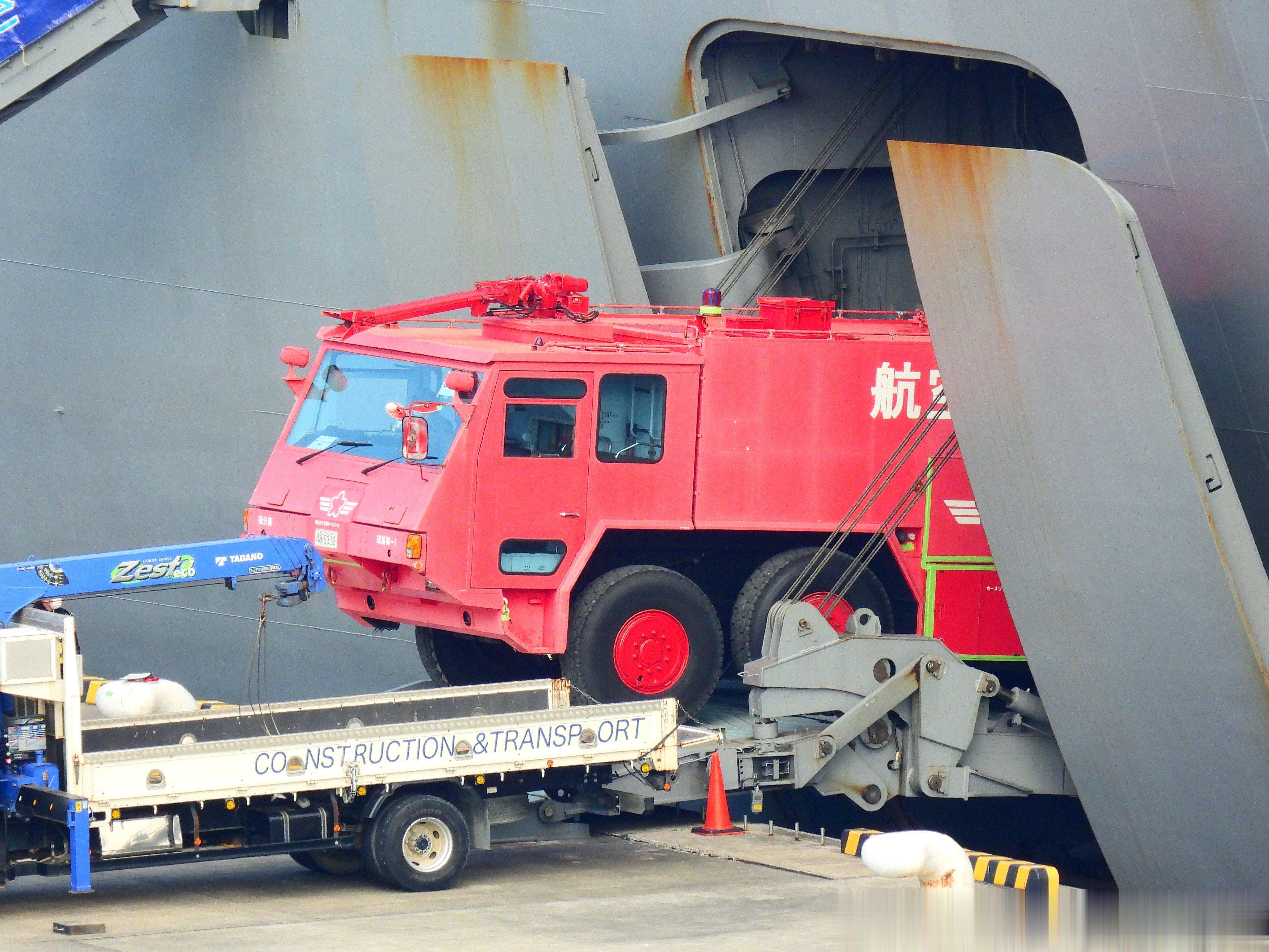 日本航空自卫队硫磺岛基地救助消防车#红色战车[超话]##外军影像##军事视界# 