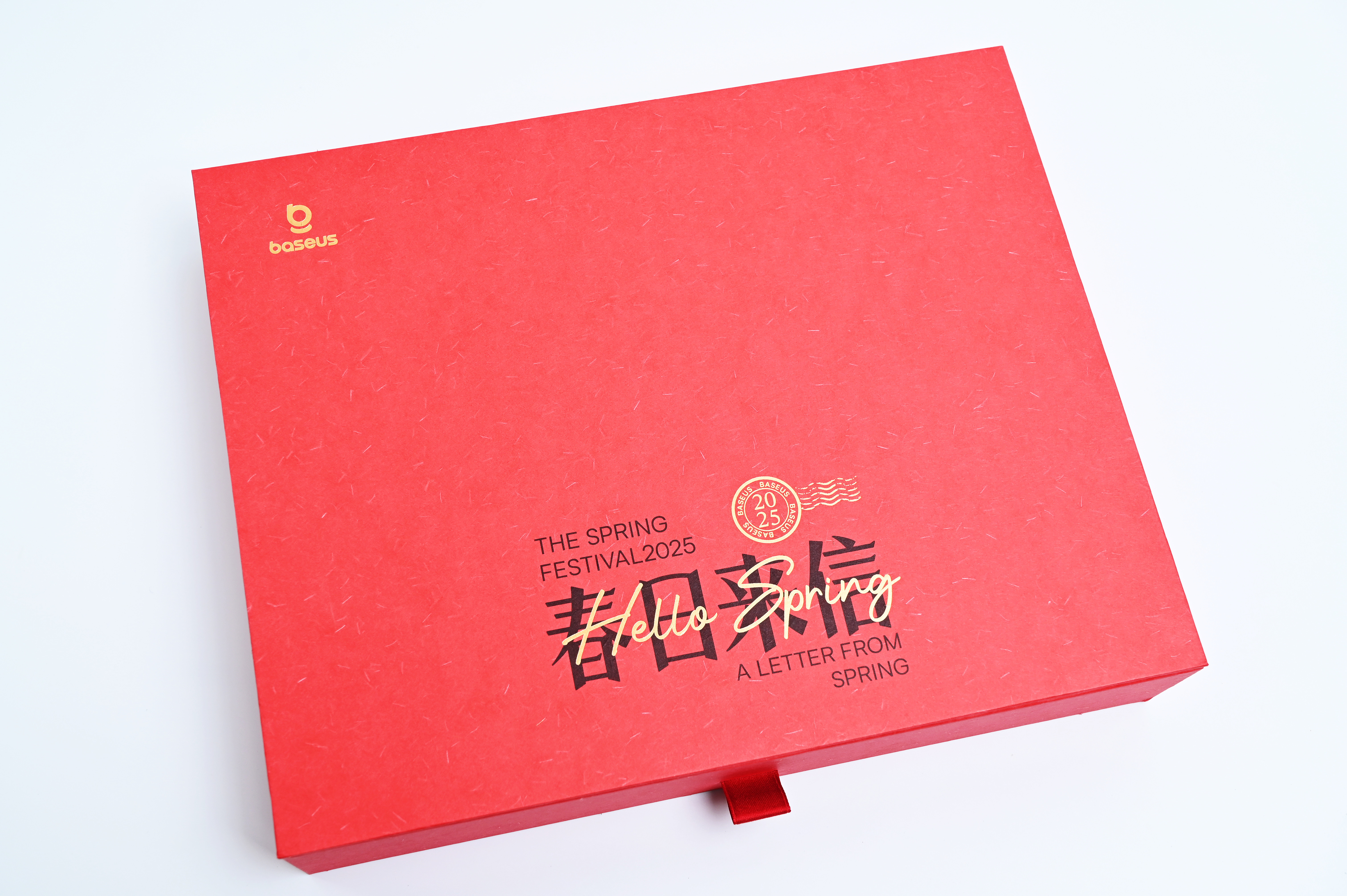 每年倍思的春节礼盒都是那么精致，今年的也不例外。这是一封来自倍思的“春日来信”，