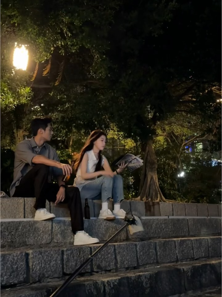 「家人们，小林老师和足球教练好像在谈恋爱！」「哎呀，都谈好久了！」「星法99」偷