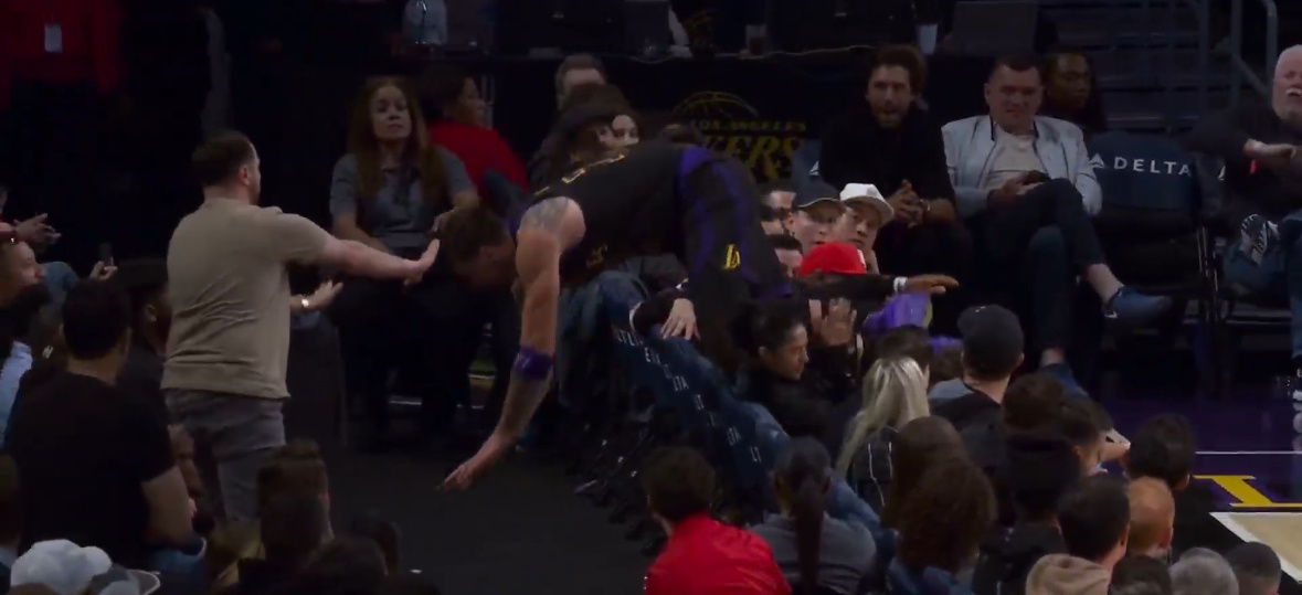 我勒个……魔术vs湖人东契奇