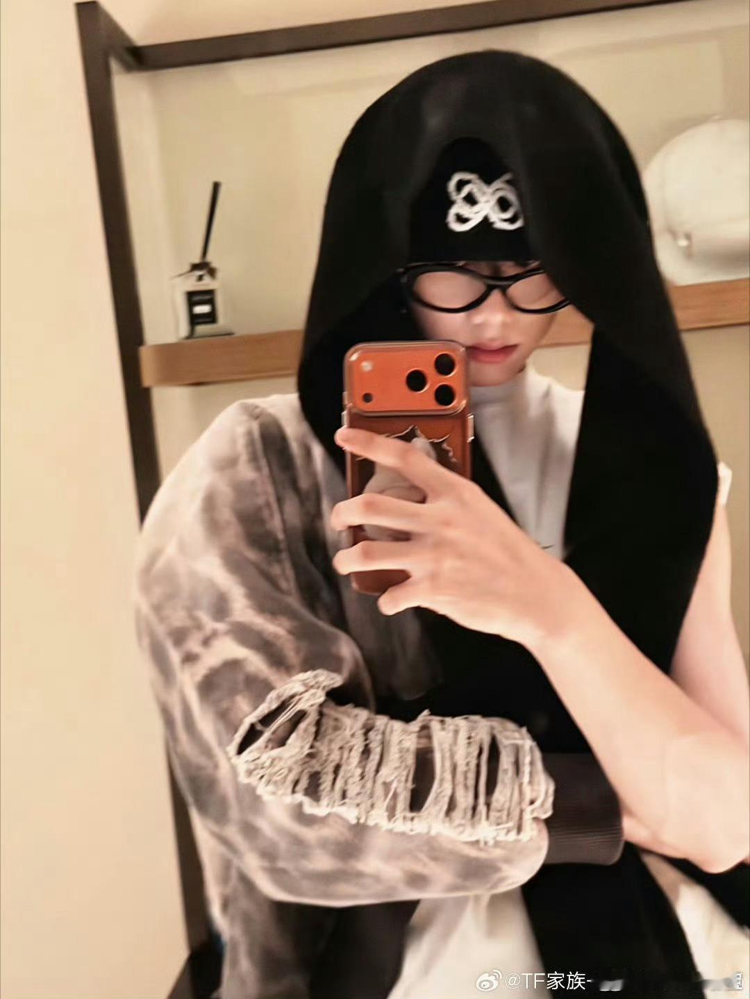 陈奕恒居然唱抒情歌了 解锁抒情新技能！每句都唱到心坎里，细腻又动人，这波必须夸?