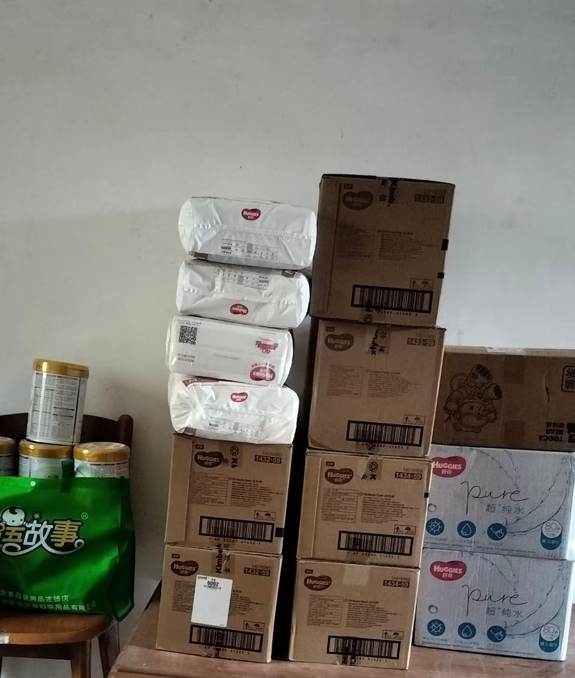 我囤的几大箱纸尿裤，天塌乃，大概只有宝妈才能理解我的心情吧。退了还能用什么牌子的