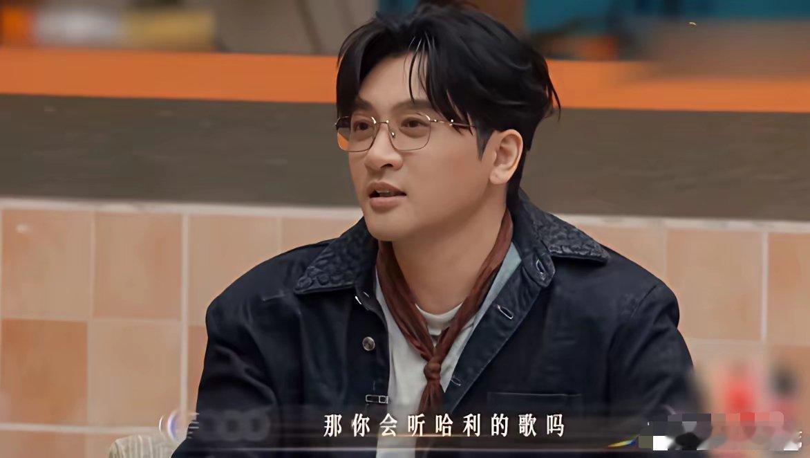 苏有朋问庾澄庆“你会听哈利的歌吗？”庾澄庆“哈利的歌就那两首啊。”苏有朋“对呀，