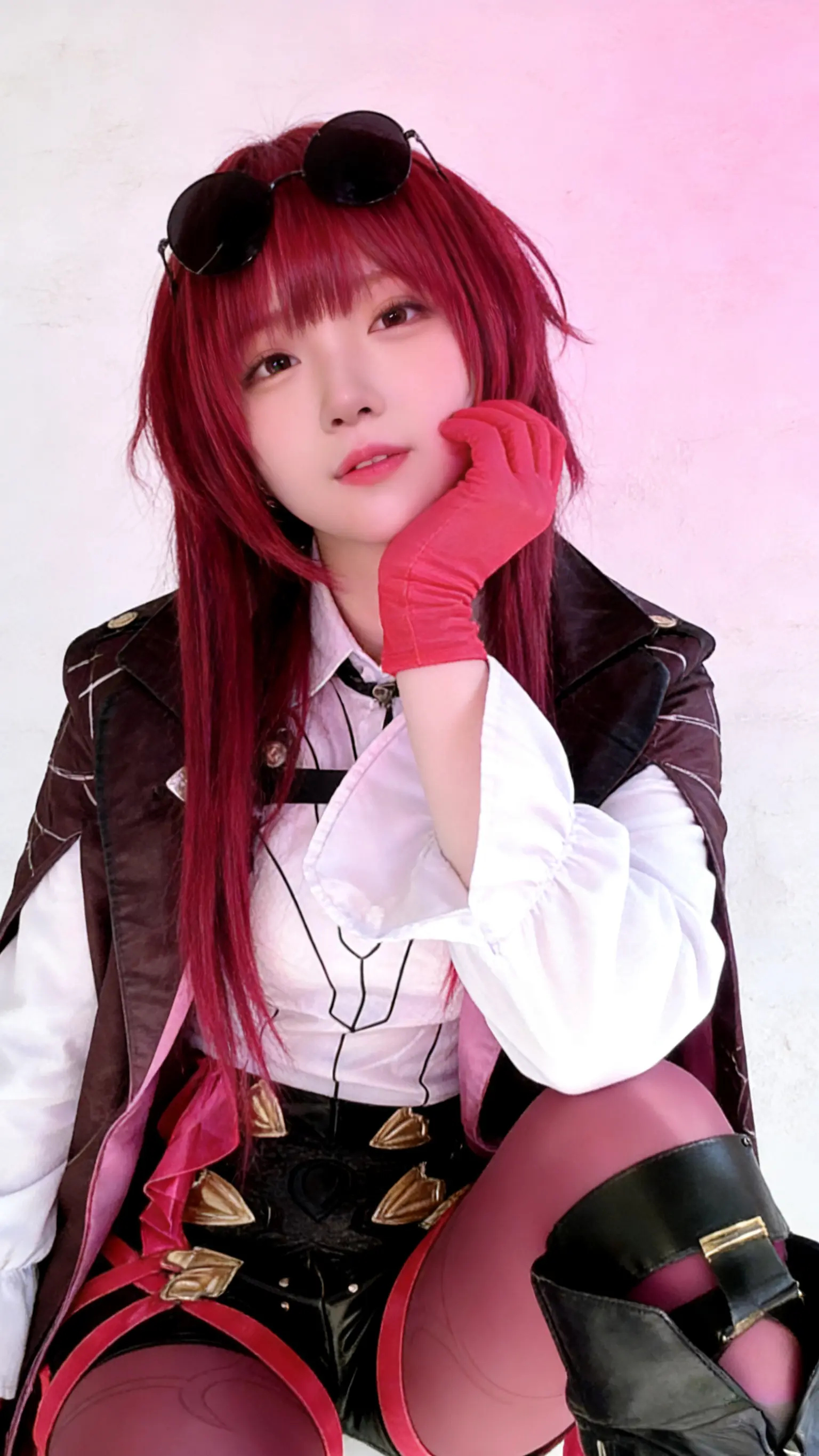 崩坏星穹铁道 卡芙卡 。   大家除夕快乐~多在家陪一下家人吧。卡芙卡...