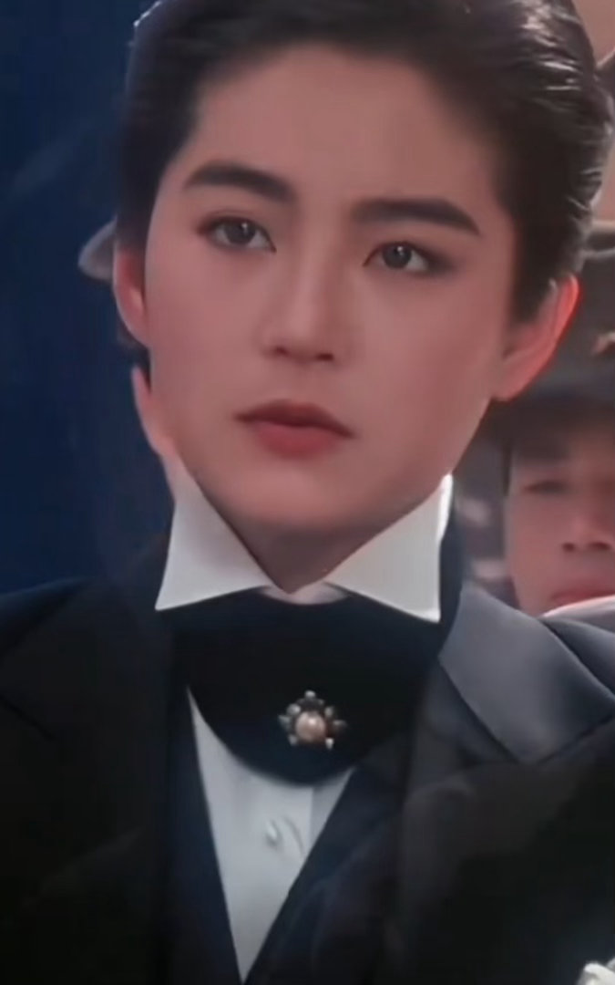 影视剧里的有效女扮男装 林青霞才是女扮男装的巅峰！雌雄莫辨的气场到现在都没人能超