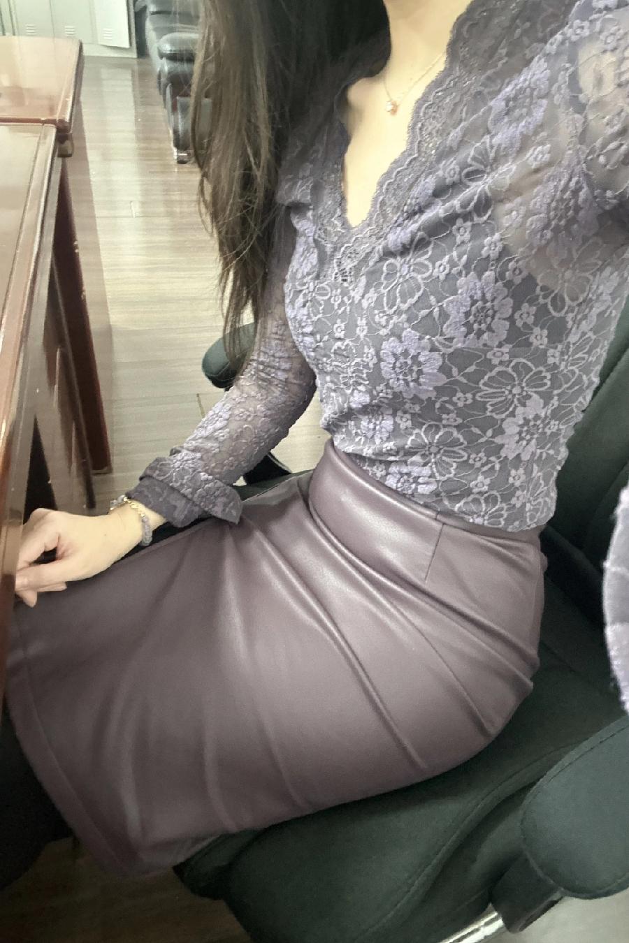 同样是40岁，单身女人，我两个同事在对待找对象的事上，有截然不同的想法。
同事A