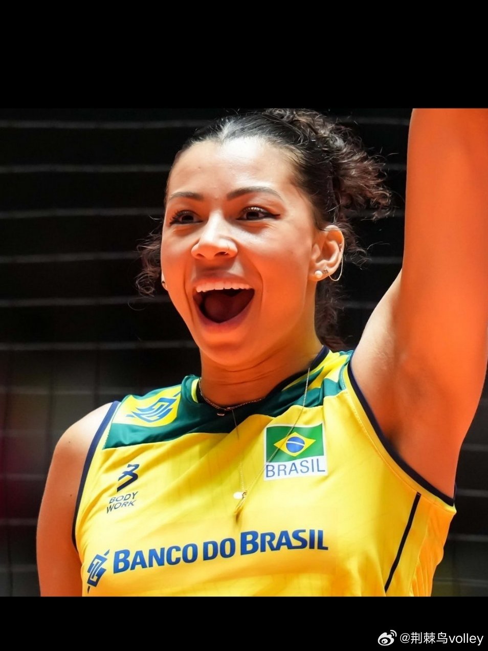 卡罗尔35岁生日，祝快乐。奖牌荣誉:🥇🥇🥇🥇🥇🥇 巴西超级杯🥇🥇