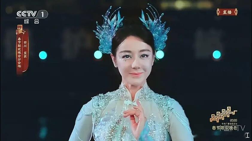 今年给迪丽热巴做妆造的拉出去吧！把美女搞成啥样了 