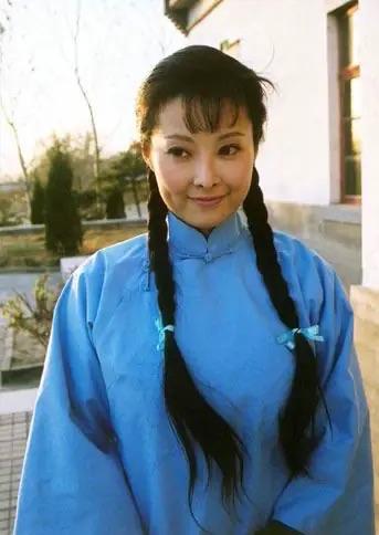 大家还记得2004年播出的《啼笑因缘》吗？
里面居然有这么多实力派演员，袁立、胡