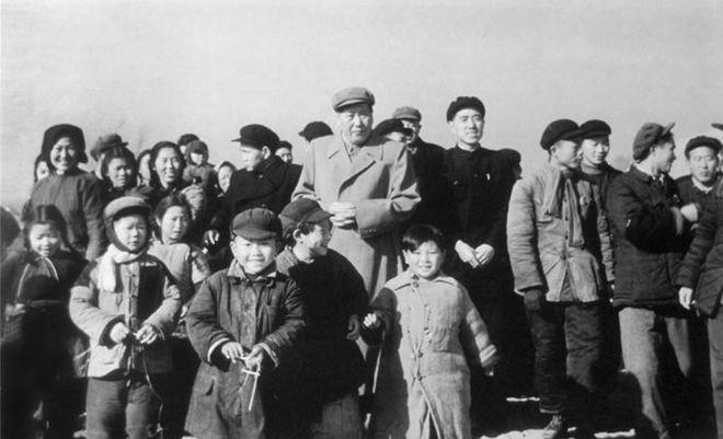 看到主席写的沁园春雪后，有人说：“我终于明白那天在重庆为何一败涂地。我们是在作词