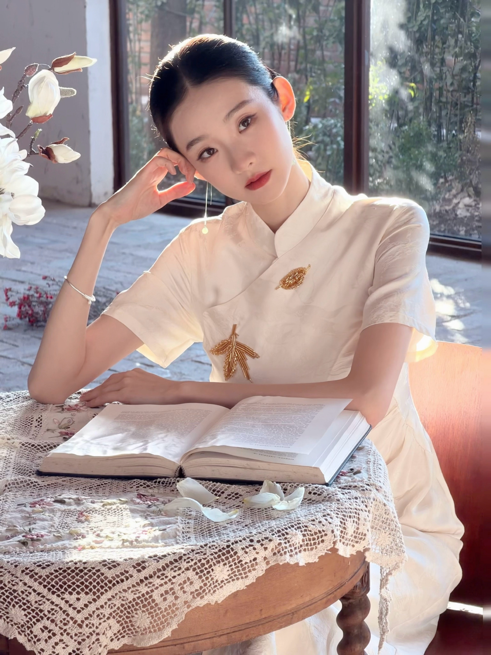 张艺凡留洋回来的大小姐张艺凡这张脸好适合民国  张艺凡这组美到谁了我不说！简直太