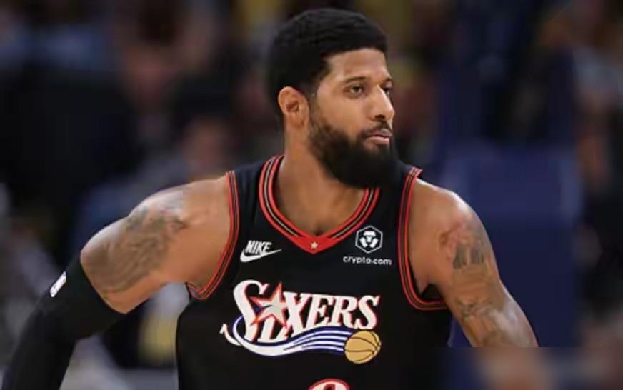 22投7中，6次失误，魔术主场球迷都看傻了。自己家的状元，还没对面21顺位的马克