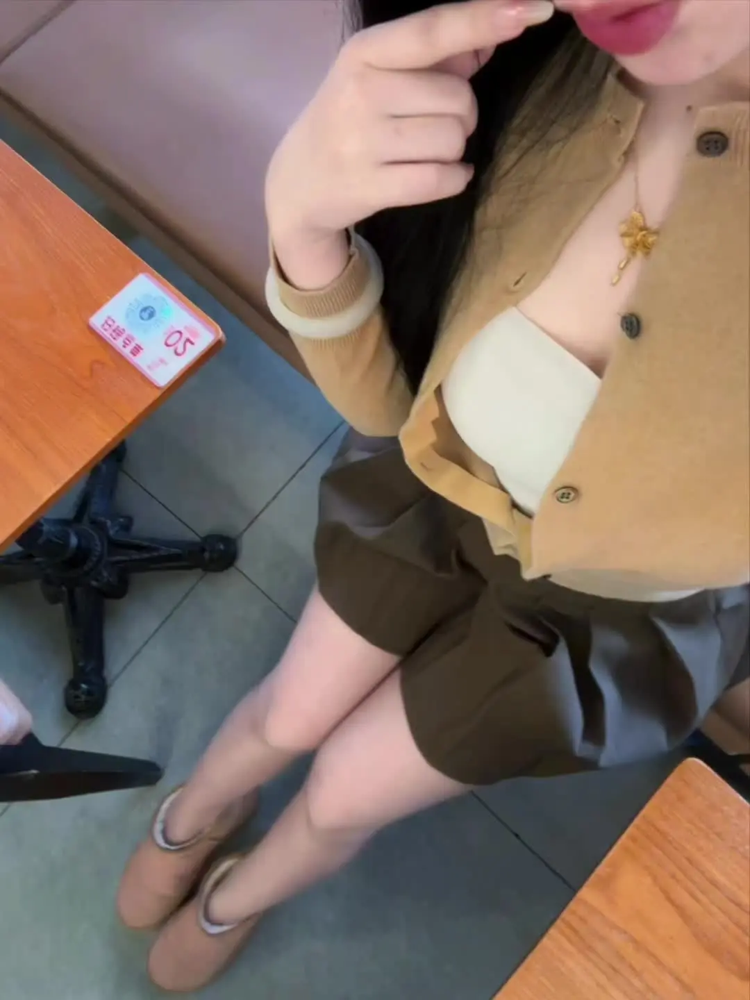我抛了个硬币闭眼许愿反正都会幸福