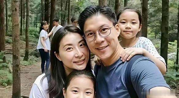 郭晶晶和霍启刚大大方方地晒孩子，也只有霍家这么敢了！ 