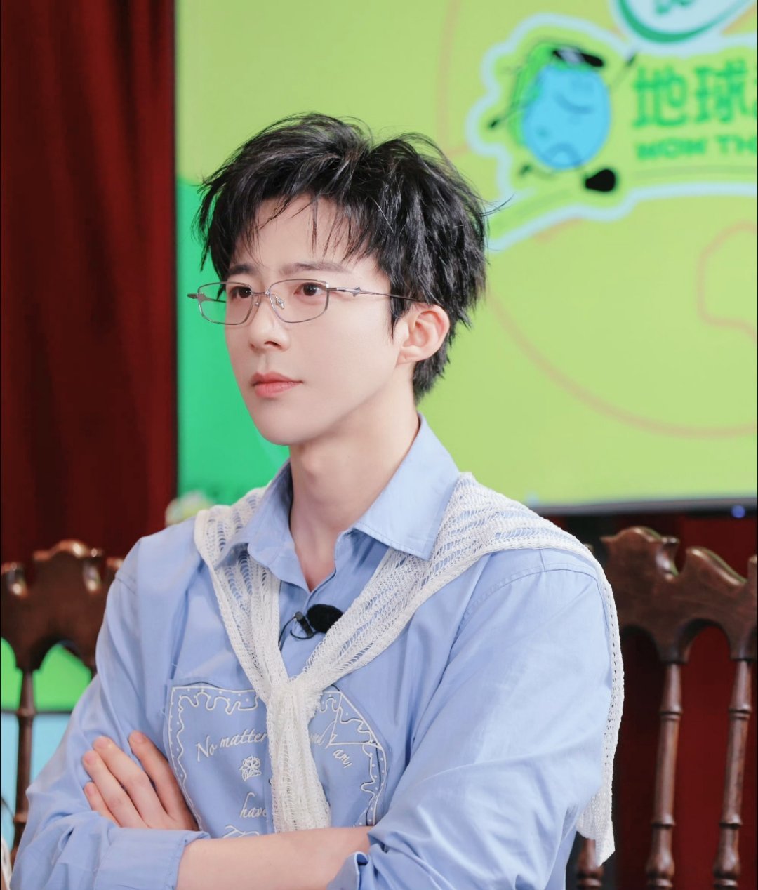 短发好像显得瘦了许多，邻家哥哥感。刘宇宁这一段完全哥感 ​​​