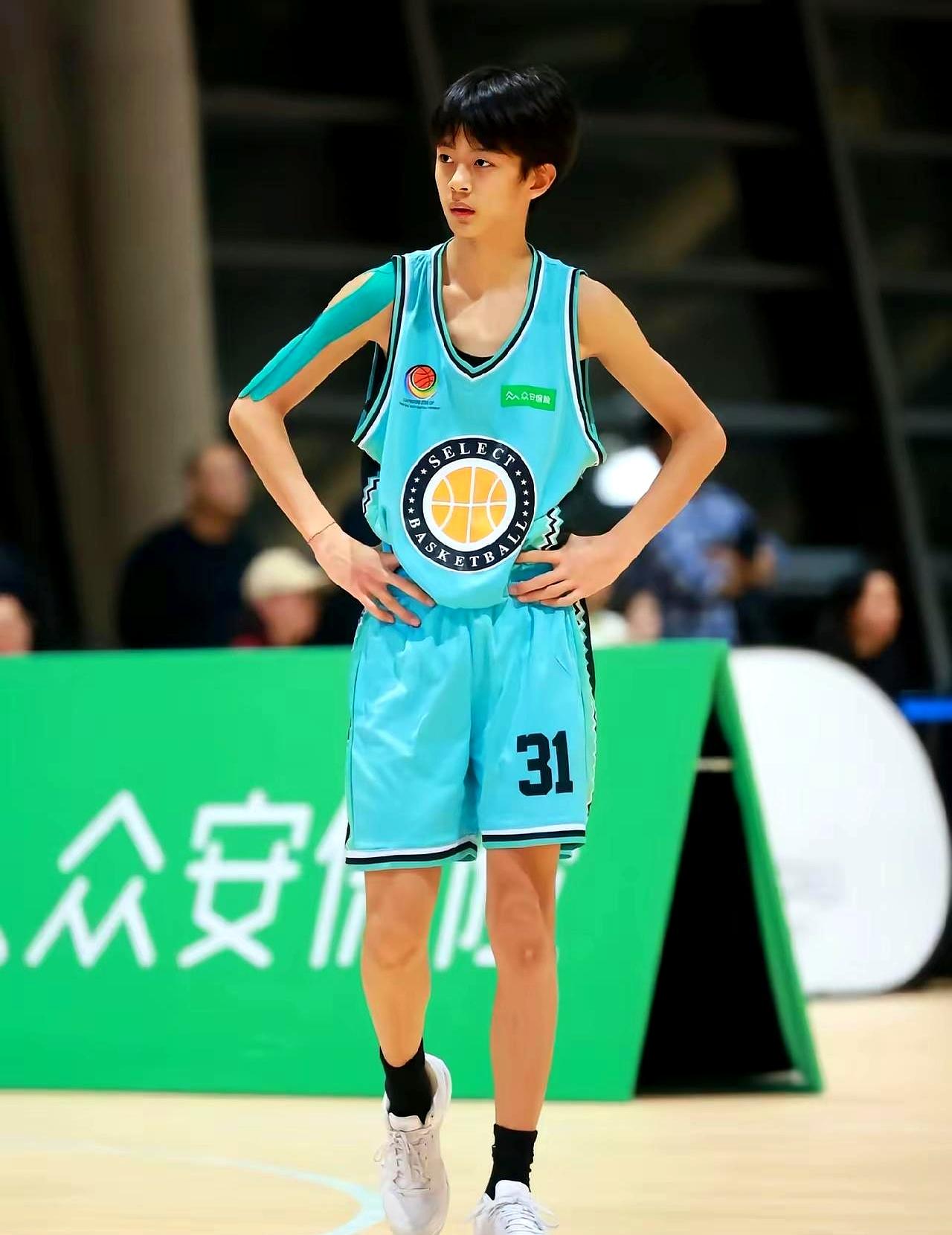 甄嬛的儿子[捂脸] …，
 

邓超和孙俪的儿子等等，最近在体育赛道上拿了个团体