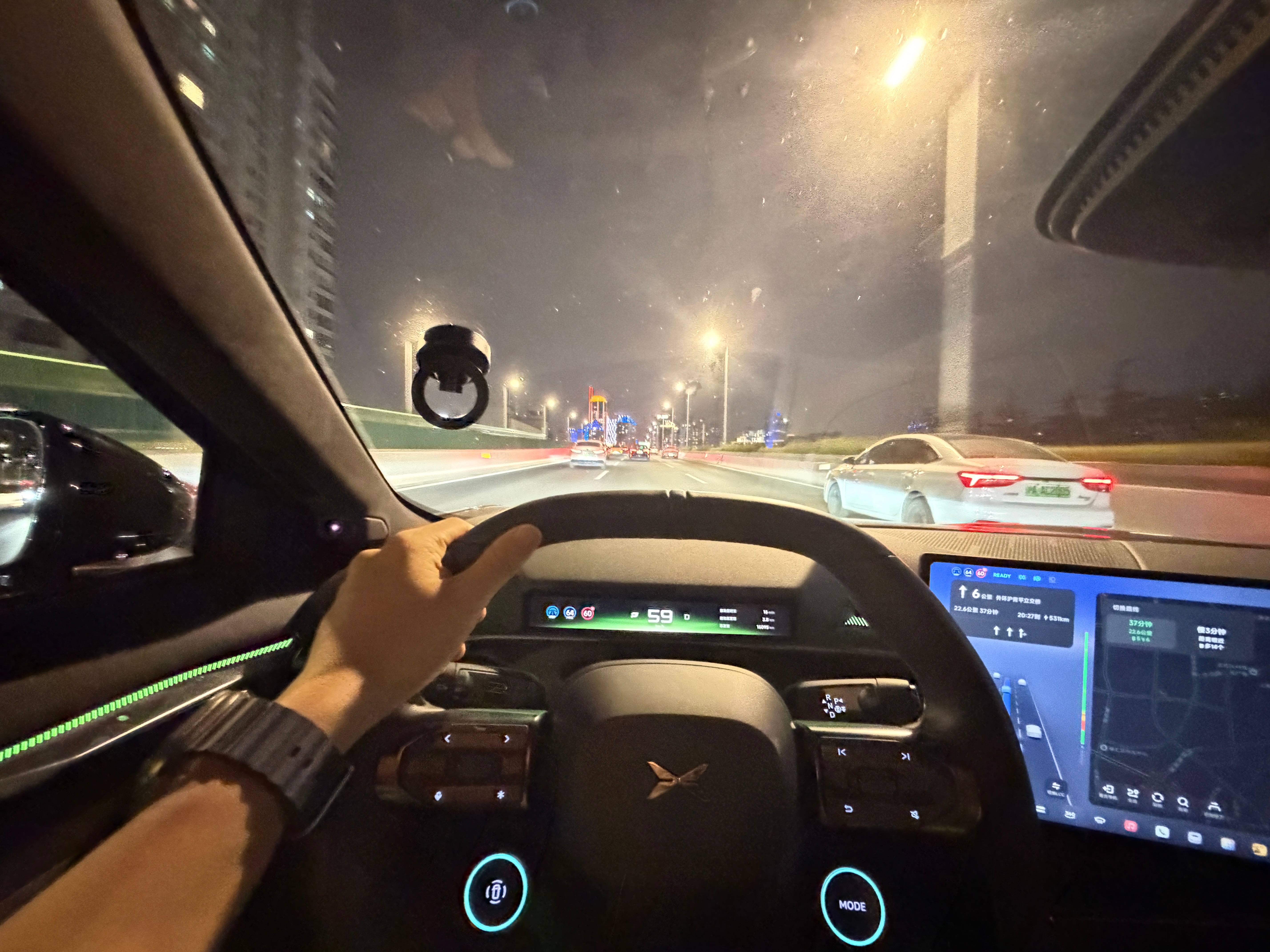 别的城市不知道，上海用VLA 2.0 ，确实爽！除了VLA2.0外，P7 这个车