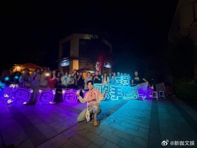 鹭卓长文告别超燃青春的合唱鹭卓最想感谢的是粉丝坚守音乐初心，鹭卓会持续打磨作品精