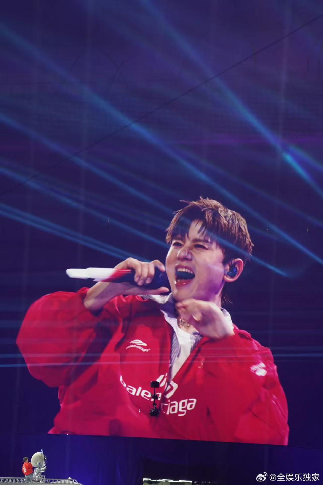 张杰唱嗨了我的青春也回来了张杰唱嗨了我的青春也回来了，这场相遇，值得用所有热爱去