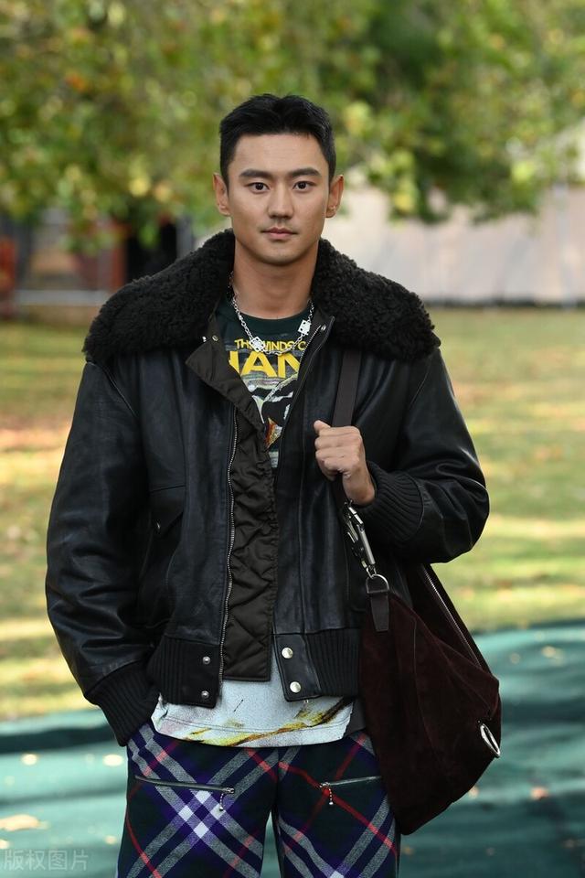 伦敦时装周，孙兴慜玩复古风？[大笑]萨卡也不赖，但都不如中国游泳名将宁泽涛，精致