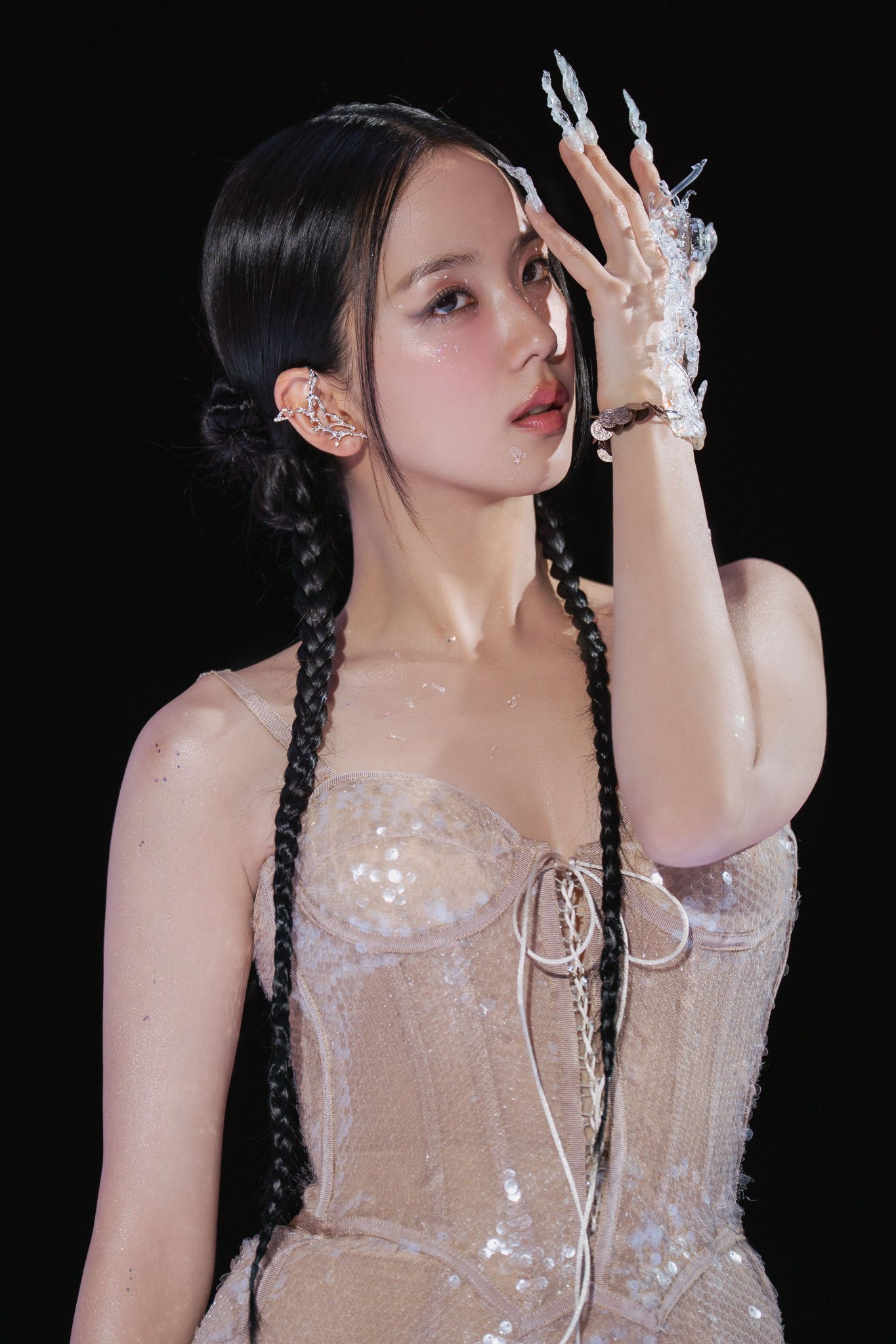 JISOO在Spotify上的所有个人歌曲播放量已超过11亿次。即使不计合作曲目