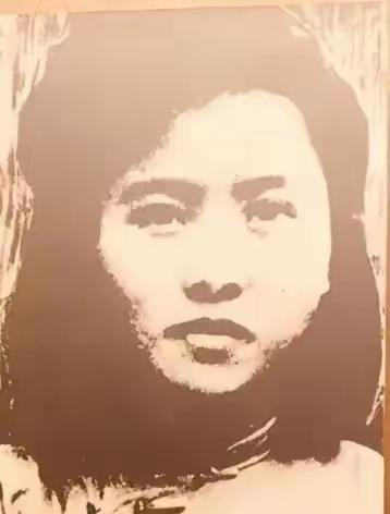 1949年，女教师朱世君被军统特务抓捕，在押送往渣滓洞的途中，押送人员李朝成认出