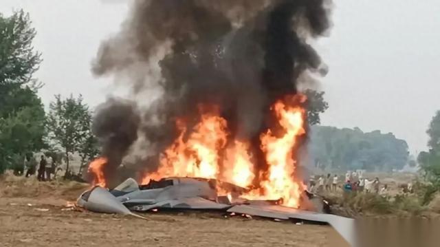 据第一财经3月5日报道，外头都在传美军飞机在伊朗摔了，美军官方立马出来否认。但在