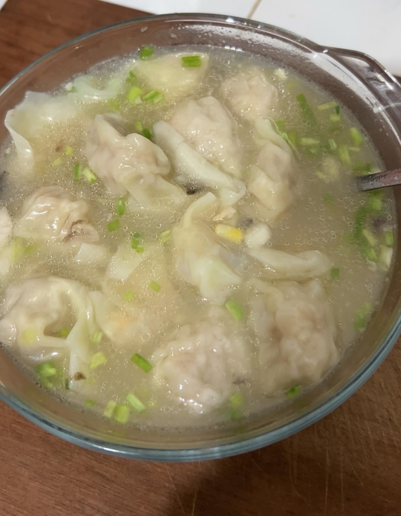 《好日子》这首歌真好听。
本来看看宇辉的直播都想睡了，
结果出去在村里转了转，