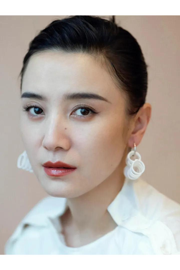 宋佳：内娱之光，以艺服人

宋佳，内娱圈的一颗璀璨明珠，用她那深厚的演技和独特的