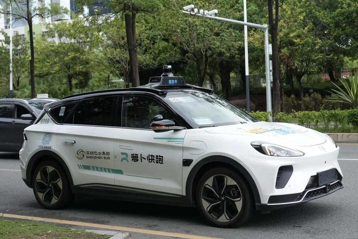 无人驾驶网约车，想说爱你也不是容易的事！

萝卜快跑在武汉投入的400余辆无人驾