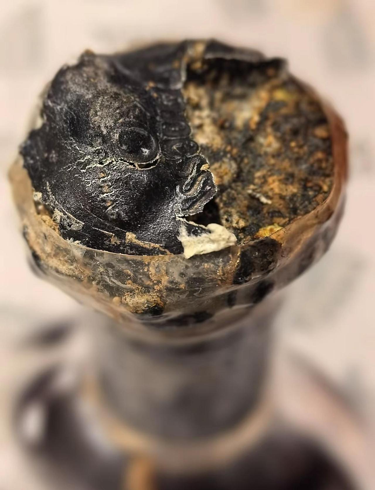 归穗，酌20年陈的过期洋酒，酒体蒸发过半，过期的是标期，沉淀的是时光。