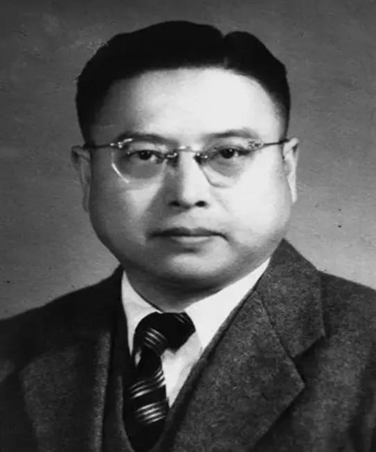 1948年，他设下圈套让特务无功而返，一年后又阻止国民党偷运黄金。老蒋得知后拍案