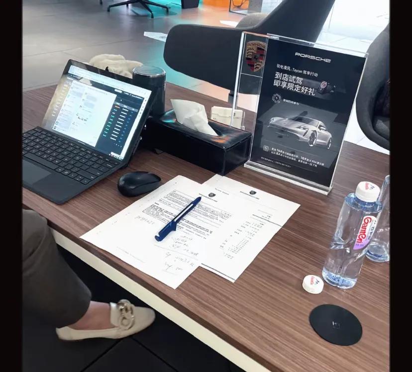 买了个车，让别人不开心了
前几天定了24款卡宴，告诉了我认为很亲的人以为会跟我一