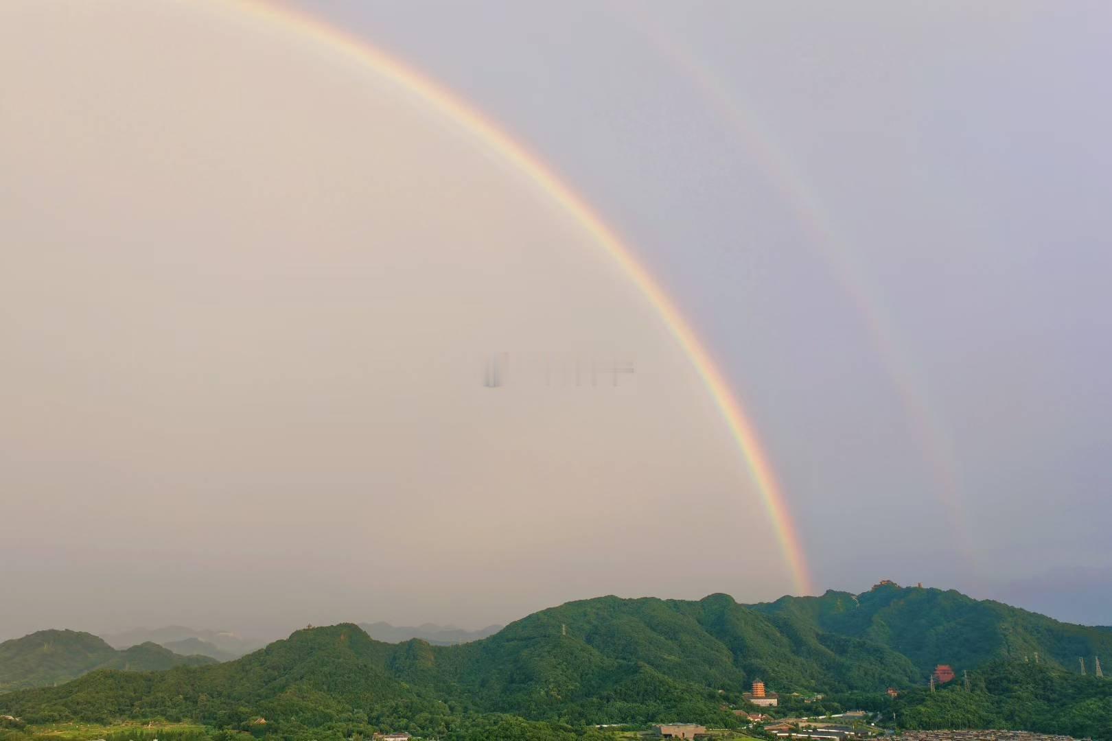 今天绍兴上空的彩虹。  ​​​