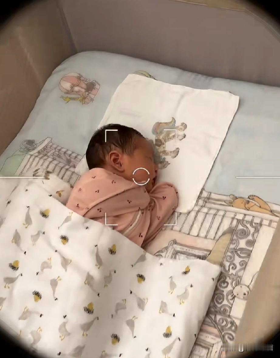 汪雨小女儿出生了！

年轻时期他的感情生活备受热议，先后和张敏、黄奕等相恋，后来
