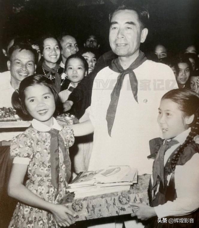 🌺🙏缅怀敬爱的周总理，致敬您的尊师重道，弘扬您的重教理念！“尊师重教是立国之